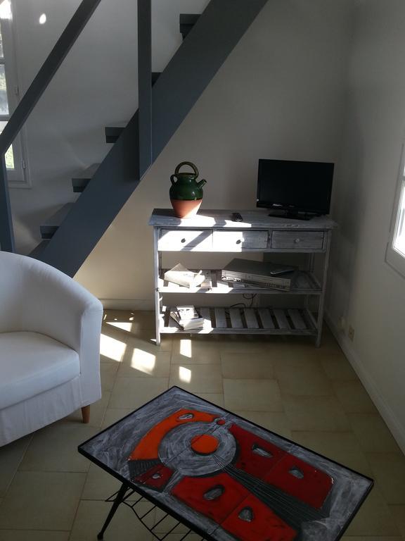 La Petite Maison de Marie Louise Lauris Extérieur photo
