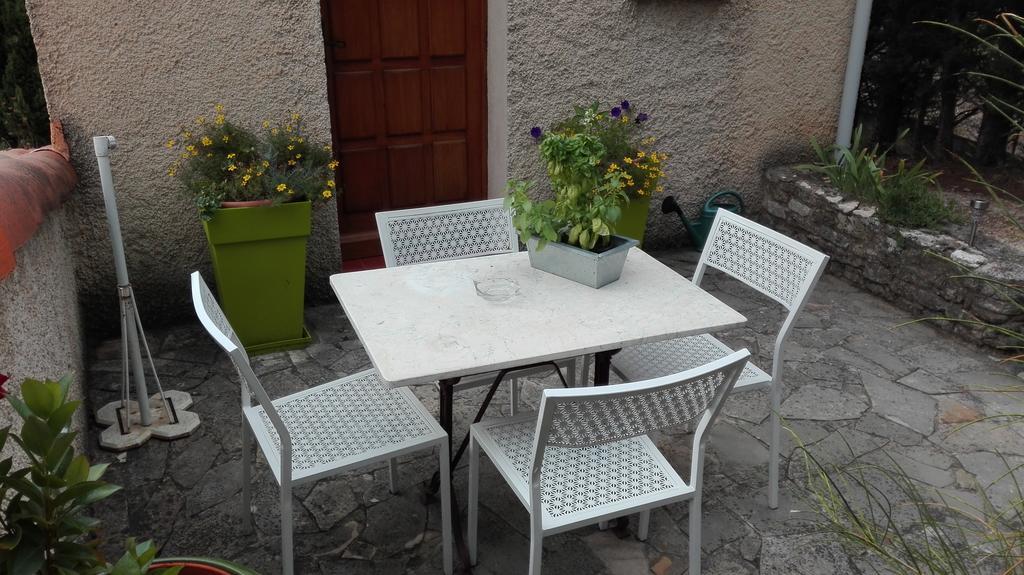 La Petite Maison de Marie Louise Lauris Extérieur photo